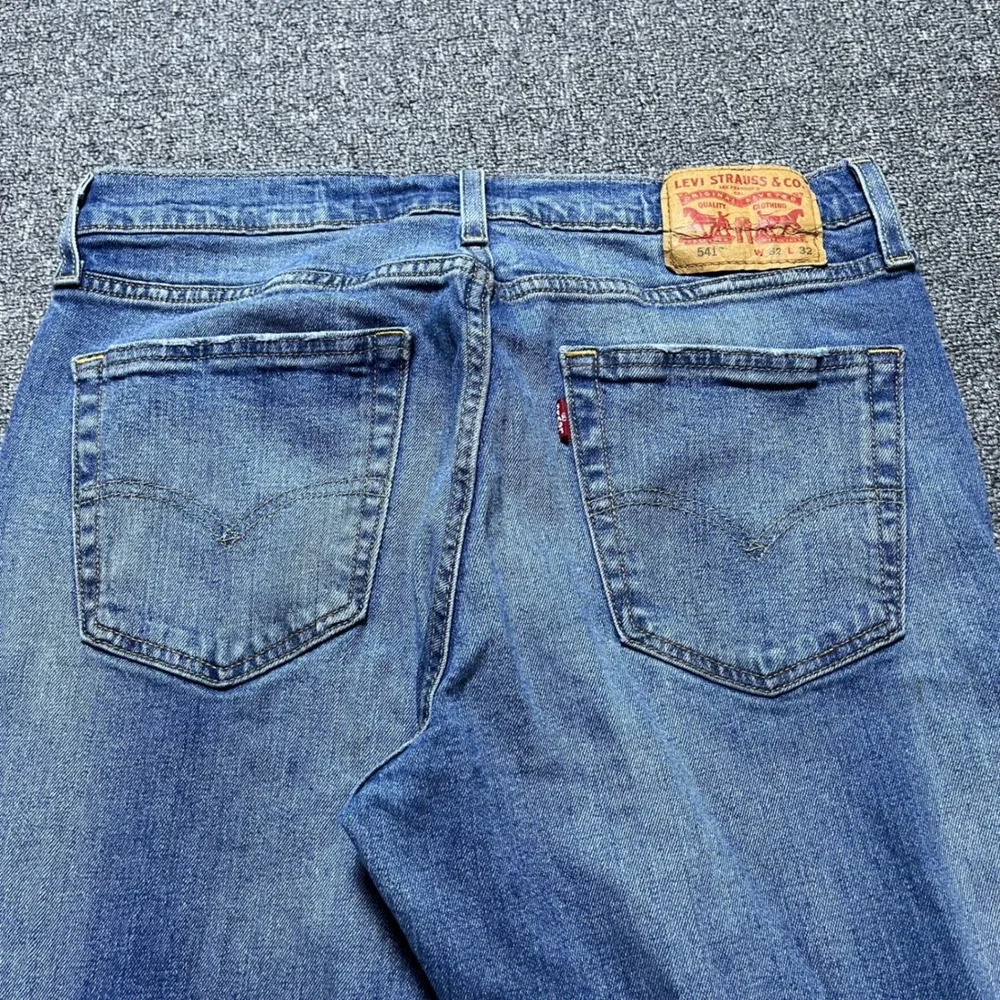 Levi's 541 Athletic Taper Jeans 32x32 Blue Medium Wash Denim Faded
